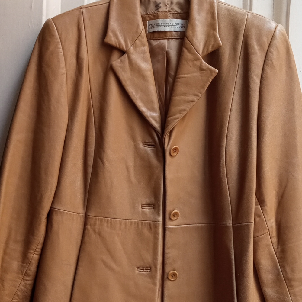 Leather lambskin PL coat beige short.